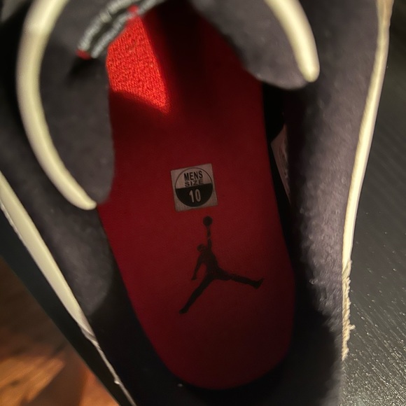 AIR JORDAN 11 RETRO LOW LE - Picture 5 of 5